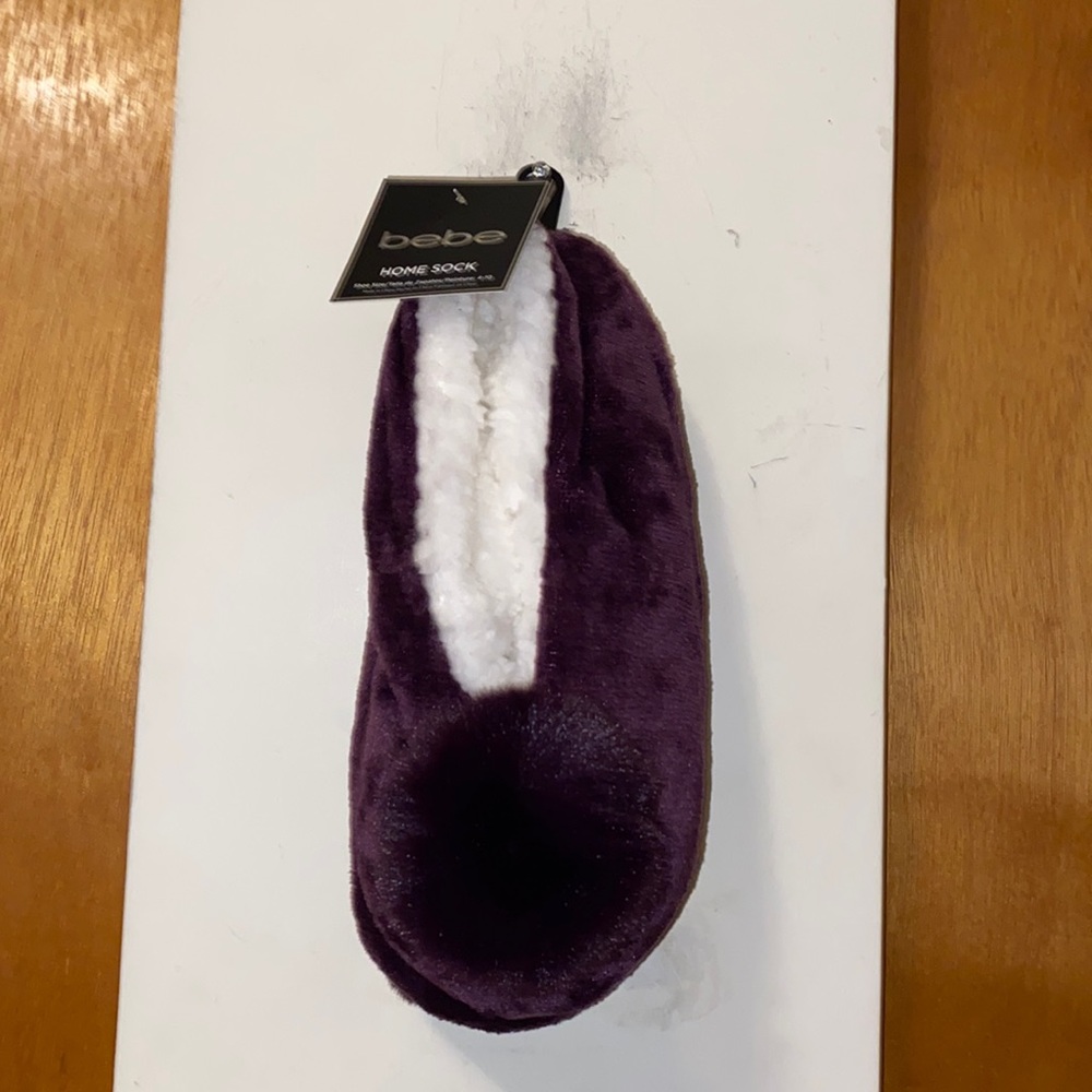 💜NWT BEBE Purple Home Sock Slippers with Pom Pom